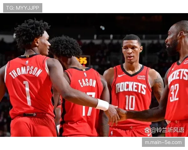 火箭单中锋配射手阵型见效 乌度卡用小阵容破解传统双塔困局